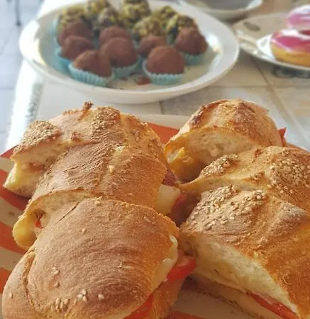 לינה וארוחת בוקר Mariposa