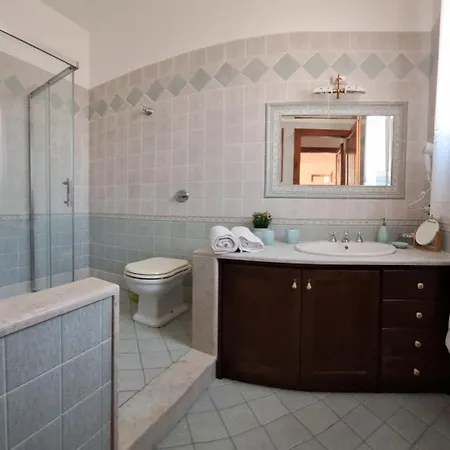 לינה וארוחת בוקר Mariposa 3*