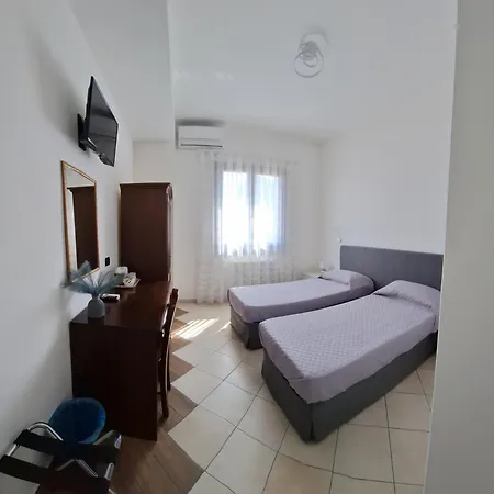 לינה וארוחת בוקר Mariposa